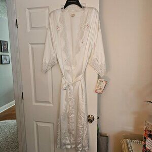 VTG NWT Barbizon White Satin Robe W/Lace Trim & Embroidered Detail READ Sz 1X